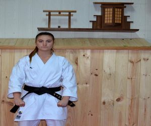 Aida Calderón Muñoz consigue el cinturón negro de karate