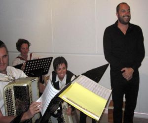 Entretenida noche musical con Acordeón Club y la Banda de la EMAG