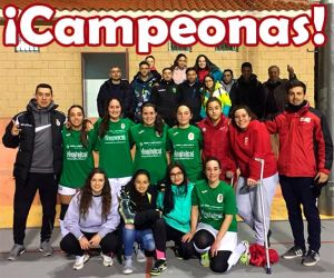 Las campeonas de la UD Alhameña reciben este sábado su trofeo