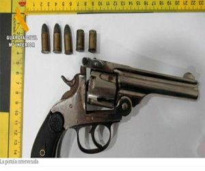 Detenido un hombre por robar una cartera a punta de pistola en Ventas de Zafarraya
