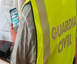 Le golpea con un tronco en la cabeza para robarle 300 euros y un móvil en Jayena