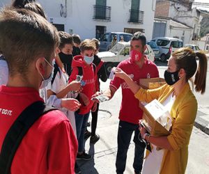 El Ayuntamiento de Jayena entrega de mascarillas y gel hidroalcohólico a todos los centros educativos de la localidad