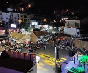 La profecía musicalizó la feria del domingo 27 de junio