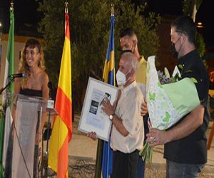 “Gracias Luis por rescatar del olvido lo que supone las historias, los personajes, la actividad agrícola, la escuela y, en definitiva, los usos y costumbres de nuestro pueblo”