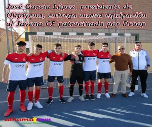 José García López, presidente de Olijayena, entrega nueva equipación al Jayena CF patrocinada por Dcoop