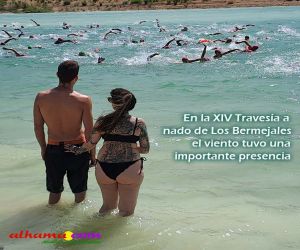Juan Ramón Dugo y Patricia García vencen en la XIV Travesía a nado de Los Bermejales