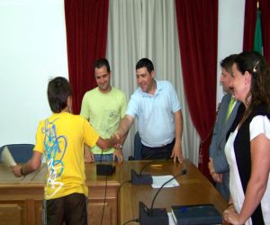 El Delegado de MA, Ayuntamiento y miembros de "El Quejigo" enclavan el primer contenedor d
