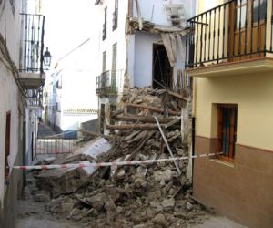 Se desploma una casa en la calle Las Parras