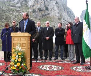 El Consejero de Turismo inaugura el mirador del Boquete de Ventas de Zafarraya