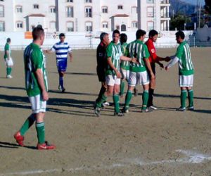 La UD Alhameña pierde ante el líder