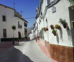 Reabierta la principal calle de Zafarraya