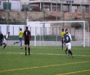 La UD Alhameña  gana al colista por tres goles a uno
