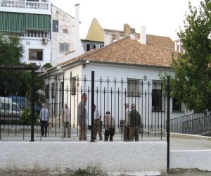 Mayores del Centro de Día se encierran para protestar por el cierre del Hogar