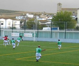 La UD Alhameña empata en Iznalloz