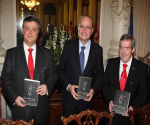 Andrés García Maldonado presentó la antología poética 'Rimas de las sábanas blancas'  de Francisco Cuns, así como la nueva editorial que representa