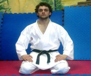 Pablo Morales obtiene el cinturón negro de kárate