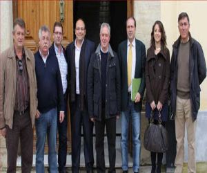 Lejos de ponteciar la Comarca los políticos siguen potenciando el invento del Poniente en perjuicio de nuestra identidad