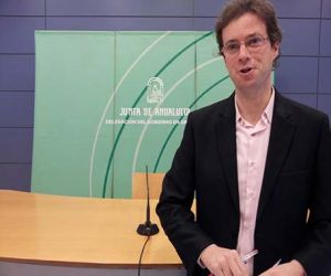 Seis familias de Cacín reciben los proyectos para rehabilitar sus viviendas, valorados en 55.800 euros