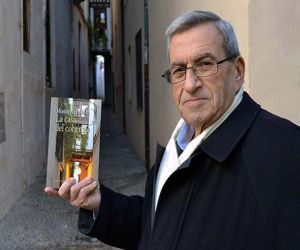 Mustapha Busfeha García homenajea a su madre natural de Arenas del Rey en la novela histórica `La casa del cobertizo'