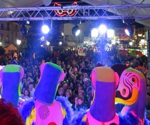 Alhama tomada por las más diferentes criaturas en el Domingo de Piñata 2015
