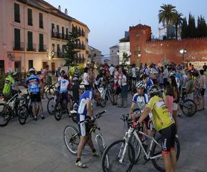 La primera ruta nocturna BTT Alhamabike, tuvo buena participación