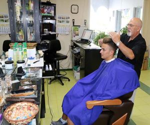 El Maxi se jubila y vende el local de la peluquería