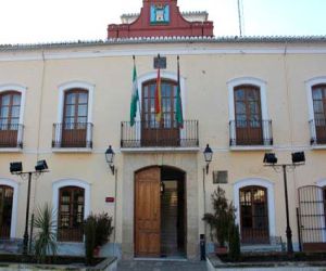 El alcalde de Alhama sin dedicación al Ayuntamiento, Ángel y Mati liberados con sueldo