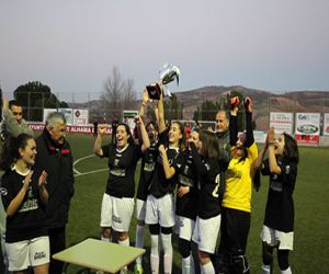 Enorme broche final del cadete femenino para dedicar el título a los aficionados