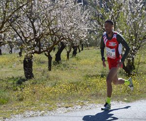 Elouardi y Machrouh reconquistan Alhama en una prueba de fondo que batió récord de participación con 1100 corredores