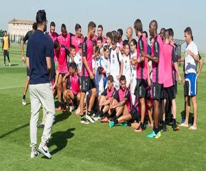 Los chicos del I Campus Ciudad de Alhama visitaron la Ciudad Deportiva del Granada CF