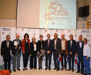 El segundo acto del cincuentenario de la creación del IES Alhama reunió a profesores y alumnos de todas las épocas