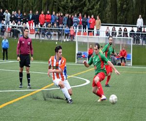 Derbi descafeinado gracias al trío arbitral
