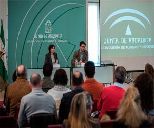 La Junta entrega a 67 clubes deportivos de la provincia las ayudas para el  fomento del deporte entre la población juvenil