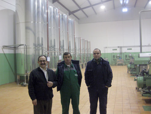 José María Quiles (izda) junto a otros trabajadores de la cooperativa José María Quiles (izda) junto a otros trabajadores de la cooperativa