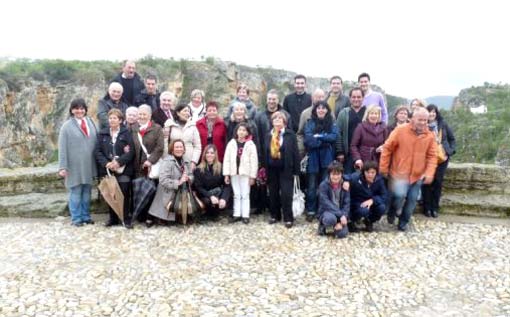  No podía faltar la foro de familia en un emblemático paraje alhameño, como son los tajos, tras el recorrido por la ciudad 