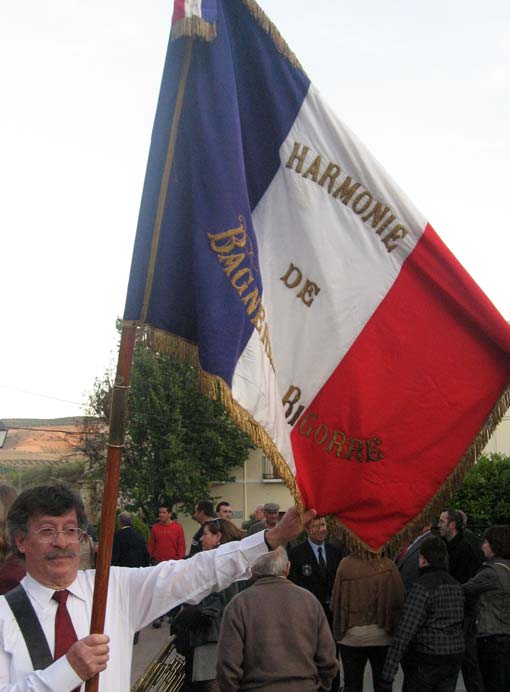 El estandarte de la Harmonie de Bagnères El estandarte de la Harmonie de Bagnères