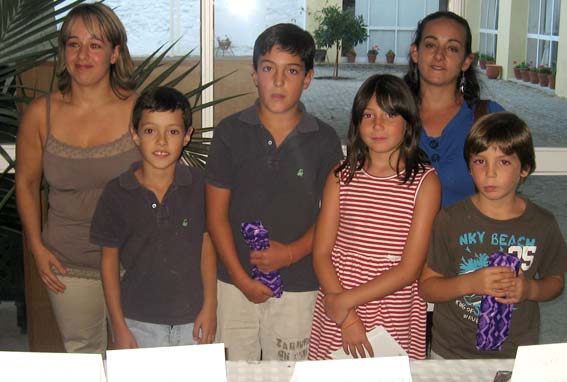 Los ganadores en la recogida del premio, 60 euros para cada uno de los platos seleccionados Los ganadores en la recogida del premio, 60 euros para cada uno de los platos seleccionados