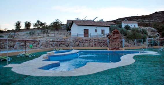 Zona de piscinas y jacuzzi 