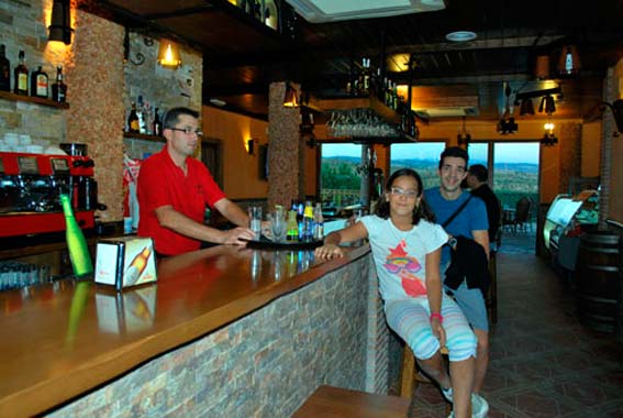 Interior de la cafetería-restaurante