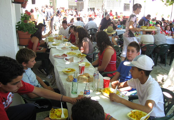  Un buen ambiente donde participó todo el pueblo y los que quisieron acompañarlos 