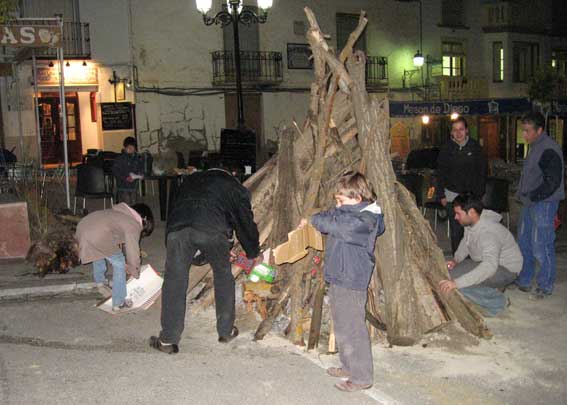  La gran candela de Al-Dente en la plaza de la Constitución 