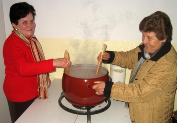  Preparando el chocolate a la caída de la tarde 