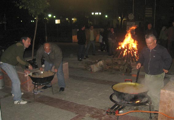  En la Placeta, candelas, migas y gastronomía por partida doble 