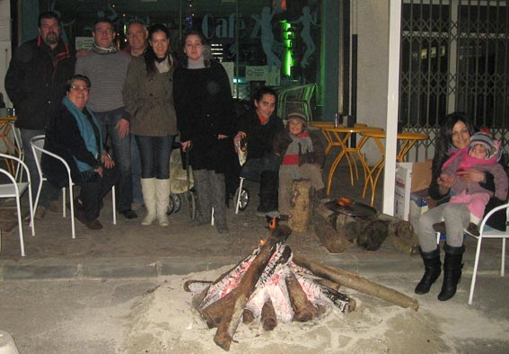  Curro, desde el 25, animaba la plaza Duque de Mandas 