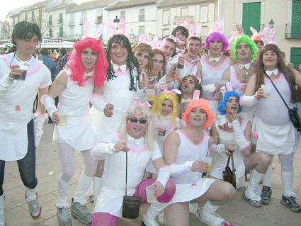 Los jóvenes de Alhama disfrutan de la fiesta Los jóvenes de Alhama disfrutan de la fiesta