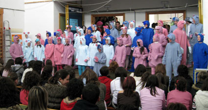 Juan con uno de los grupos de carnaval del IES