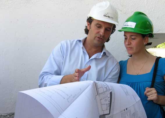  La Concejala de Educación se interesa por la obras del centro 