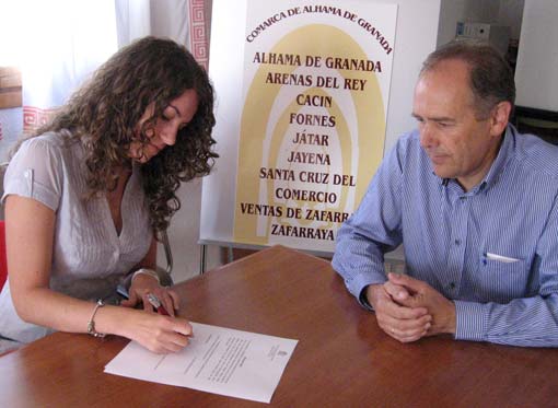  Laura Moreno Oliva, toma posesión como secretaria de la Mancomunidad de Municipios de la Comarca de Alhama, en presencia del presidente de ésta, Francisco Escobedo 