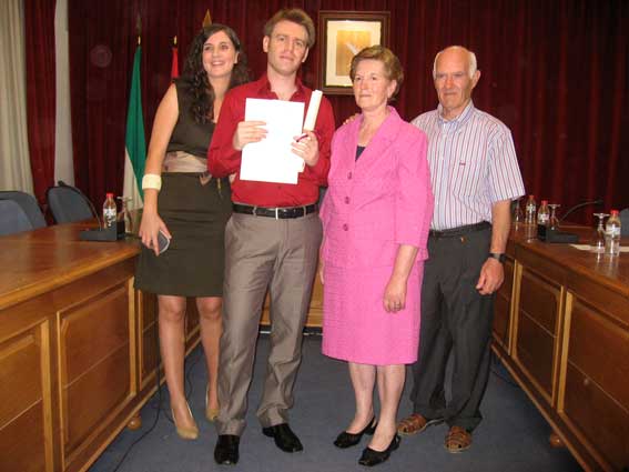  Juan García López, con sus padres y compañera 