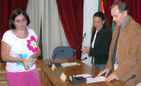 Josefina en el momento de recoger su galardón